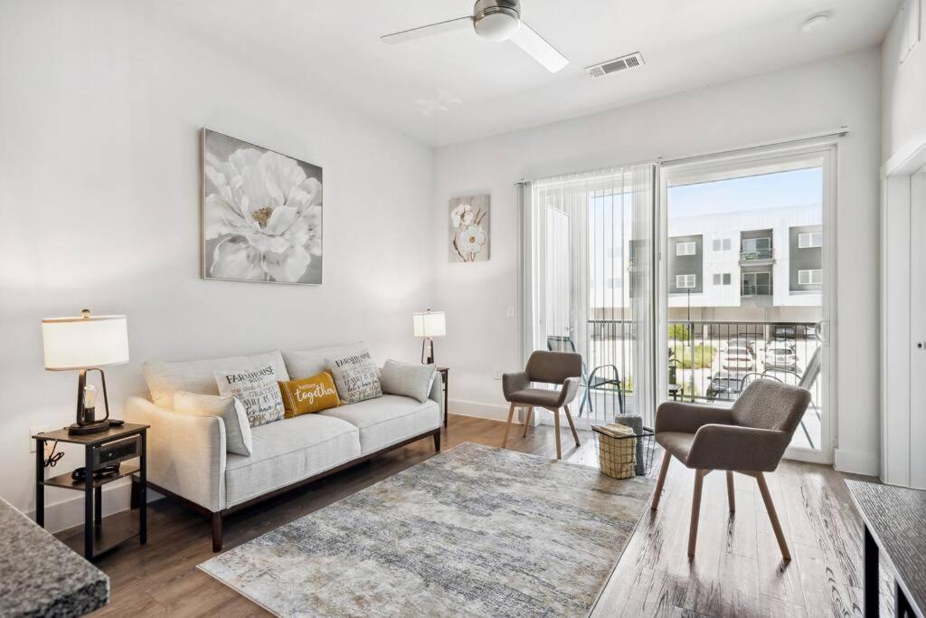 פלוגרוויל Luxurious 1Bd Apt In Austin Suburb מראה חיצוני תמונה