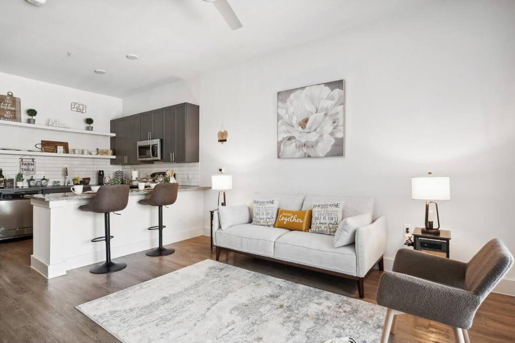 פלוגרוויל Luxurious 1Bd Apt In Austin Suburb מראה חיצוני תמונה