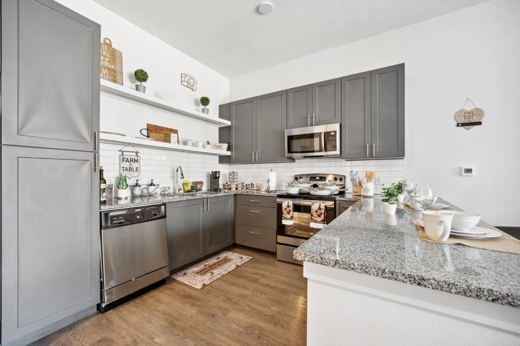 פלוגרוויל Luxurious 1Bd Apt In Austin Suburb מראה חיצוני תמונה