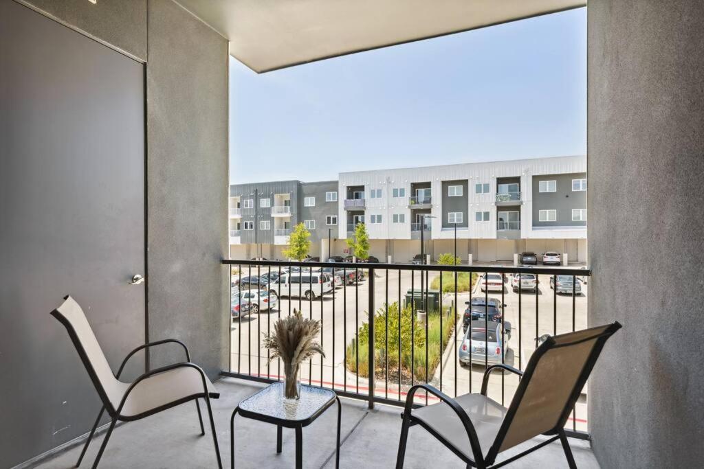פלוגרוויל Luxurious 1Bd Apt In Austin Suburb מראה חיצוני תמונה